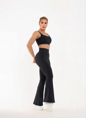 Conjunto Top e calça Flare em Poliamida